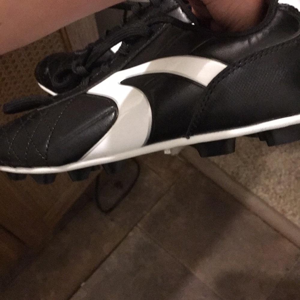Shoes - Picture 3 of 4
